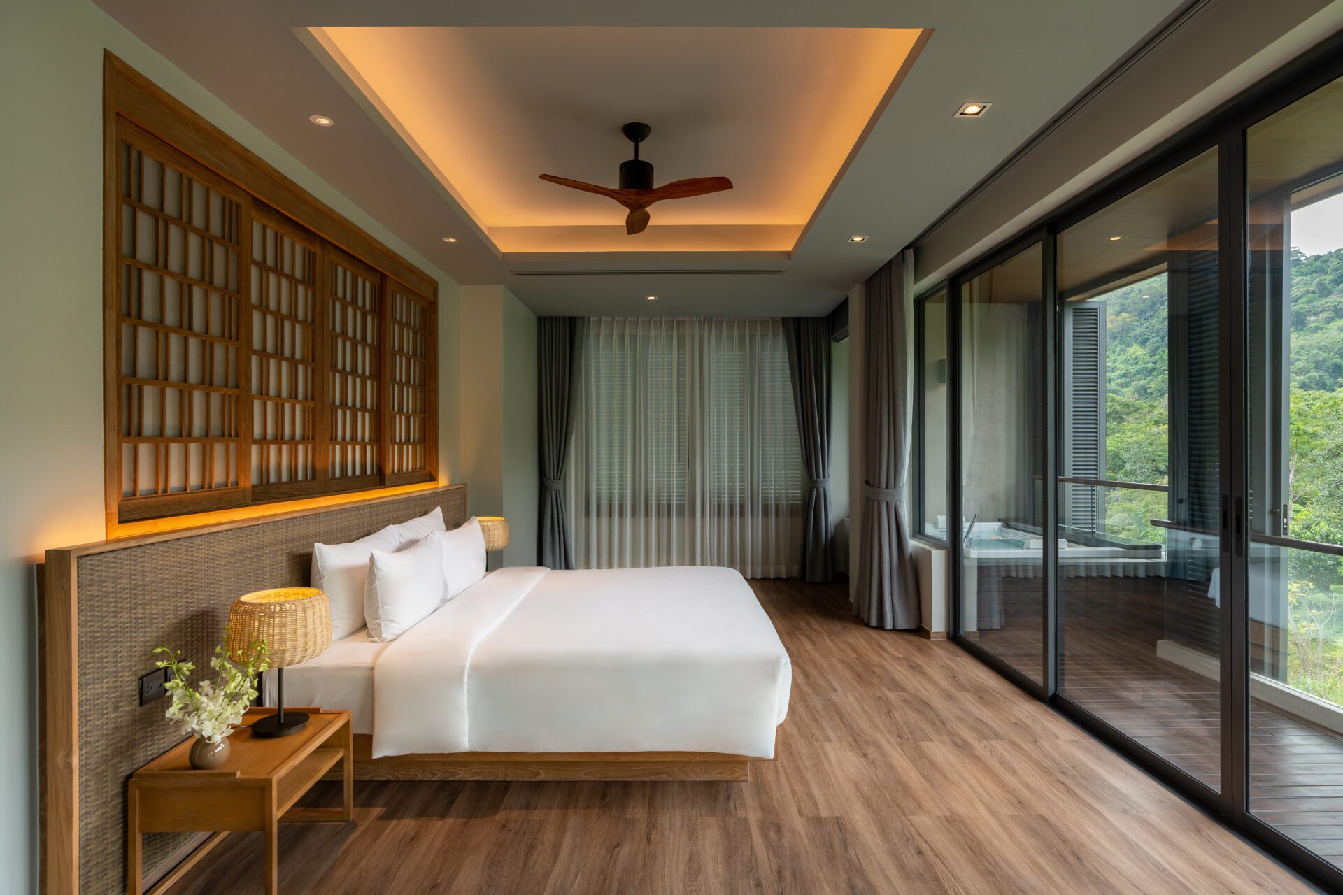 พรีเมียมลอฟต์พร้อมอ่างน้ําวน (Premium Loft with Whirlpool)